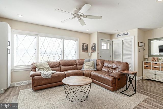 416 WEDGEWOOD DR, Blackwood, NJ 08012