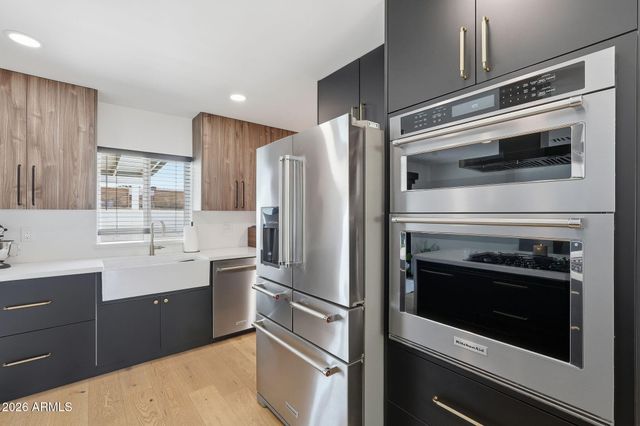 3601 E CHOLLA Street, Phoenix, AZ 85028