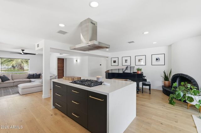 3601 E CHOLLA Street, Phoenix, AZ 85028