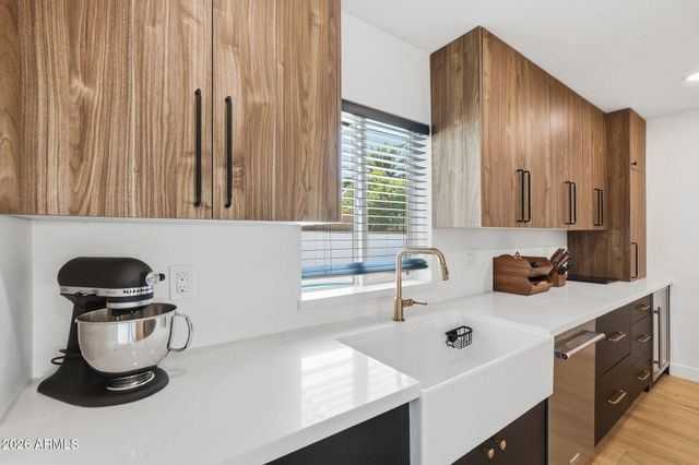 3601 E CHOLLA Street, Phoenix, AZ 85028