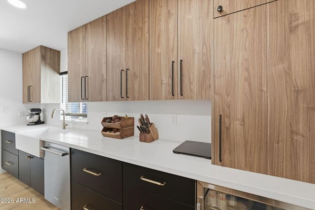 3601 E CHOLLA Street, Phoenix, AZ 85028