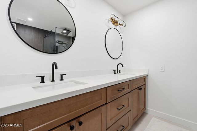 3601 E CHOLLA Street, Phoenix, AZ 85028