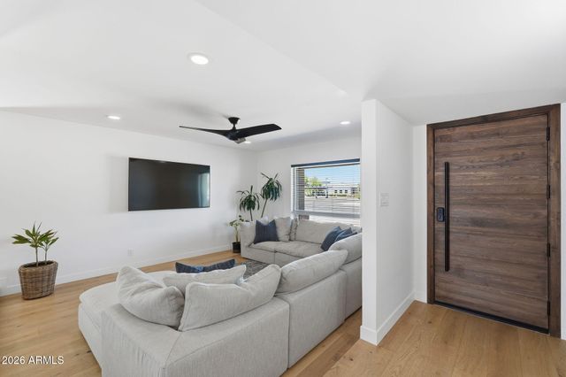 3601 E CHOLLA Street, Phoenix, AZ 85028