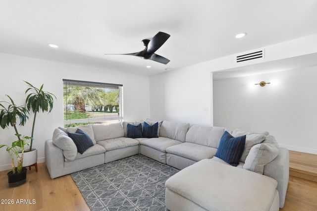 3601 E CHOLLA Street, Phoenix, AZ 85028