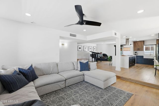 3601 E CHOLLA Street, Phoenix, AZ 85028