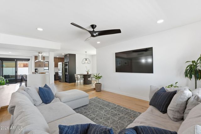 3601 E CHOLLA Street, Phoenix, AZ 85028