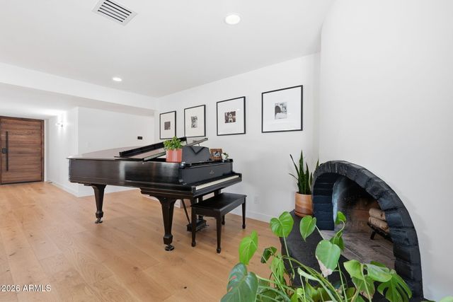 3601 E CHOLLA Street, Phoenix, AZ 85028