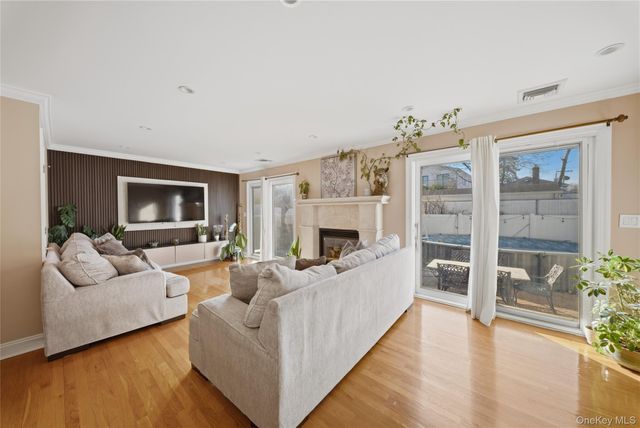 141-16 11th Avenue, Malba, NY 11357