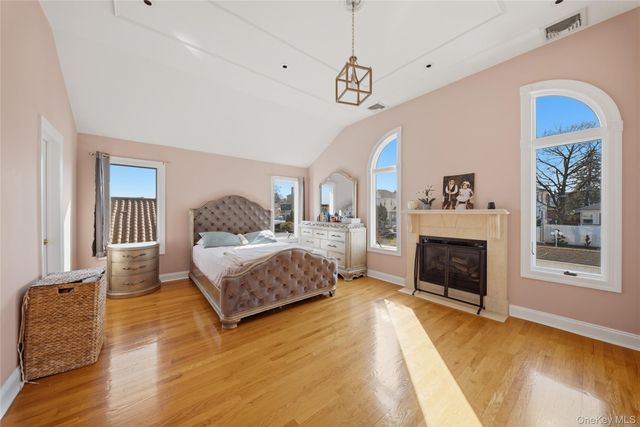 141-16 11th Avenue, Malba, NY 11357