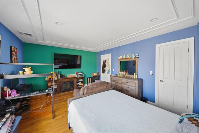 141-16 11th Avenue, Malba, NY 11357