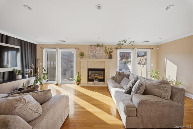 141-16 11th Avenue, Malba, NY 11357