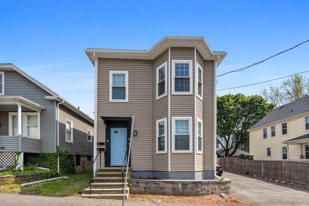 21 Laurel St, Salem, MA 01970