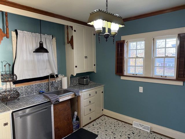 7711 14th AVENUE, Kenosha, WI 53143