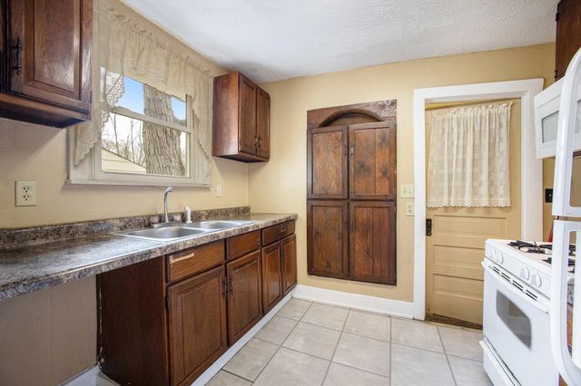 122 E 632 N, Valparaiso, IN 46383