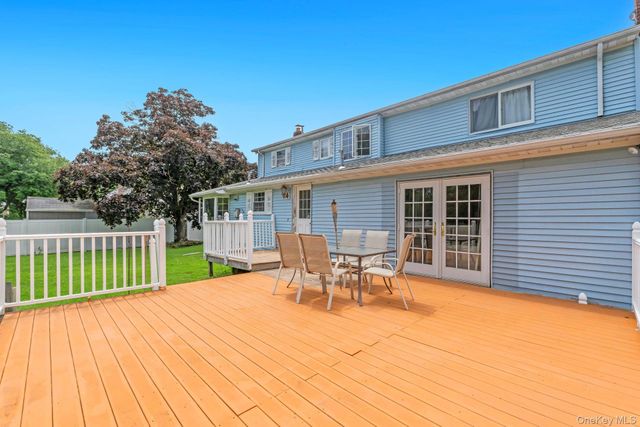 5 Fowler Lane, Mount Sinai, NY 11766