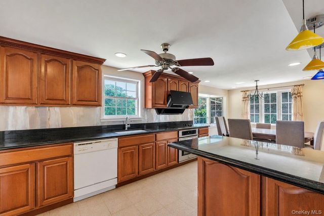 5 Fowler Lane, Mount Sinai, NY 11766