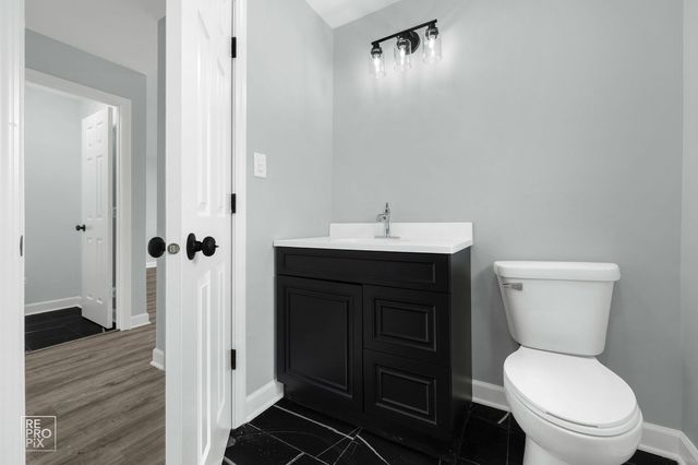 7616 S 78th Avenue, Bridgeview, IL 60455