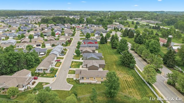 5610 Kingsley Drive NE, Rockford, MI 49341
