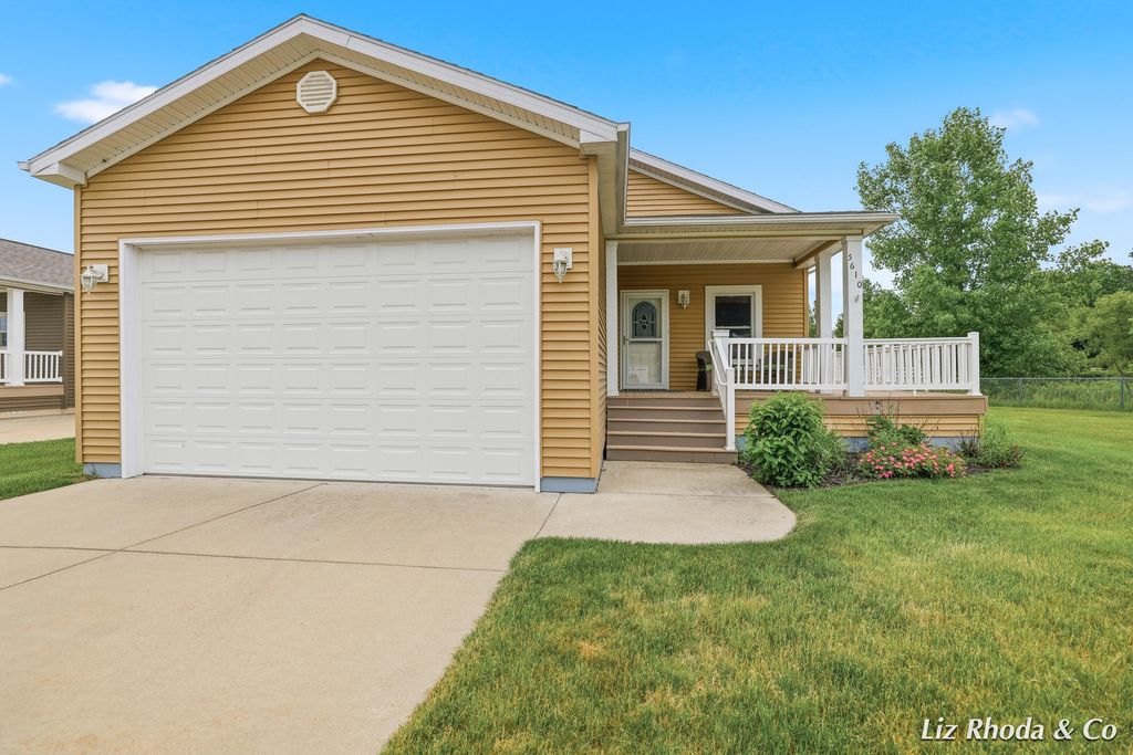 5610 Kingsley Drive NE, Rockford, MI 49341