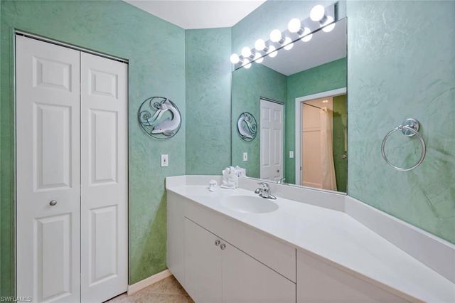 460 LAUNCH CIR 301, Naples, FL 34108