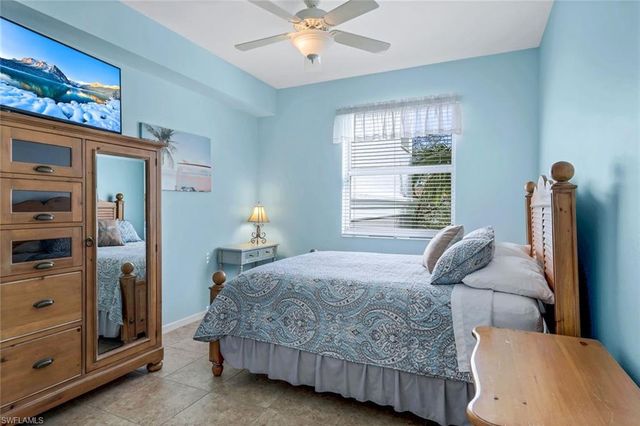 460 LAUNCH CIR 301, Naples, FL 34108