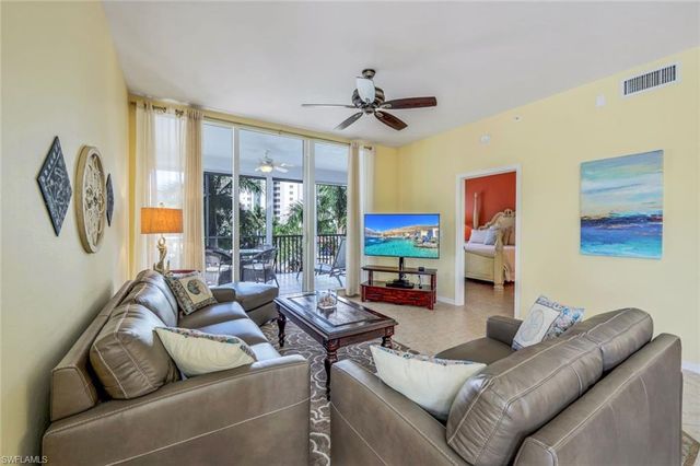 460 LAUNCH CIR 301, Naples, FL 34108