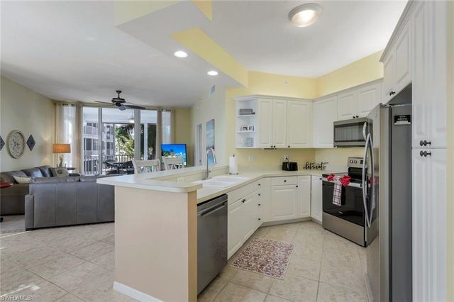 460 LAUNCH CIR 301, Naples, FL 34108