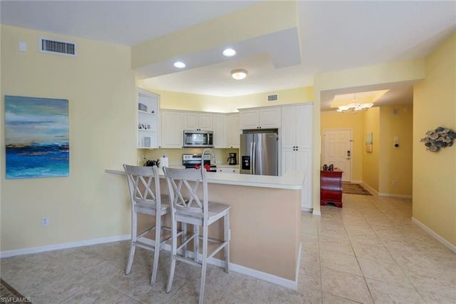 460 LAUNCH CIR 301, Naples, FL 34108