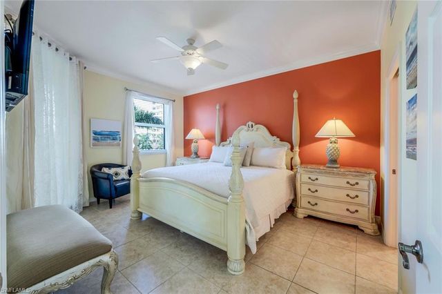 460 LAUNCH CIR 301, Naples, FL 34108