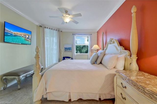 460 LAUNCH CIR 301, Naples, FL 34108