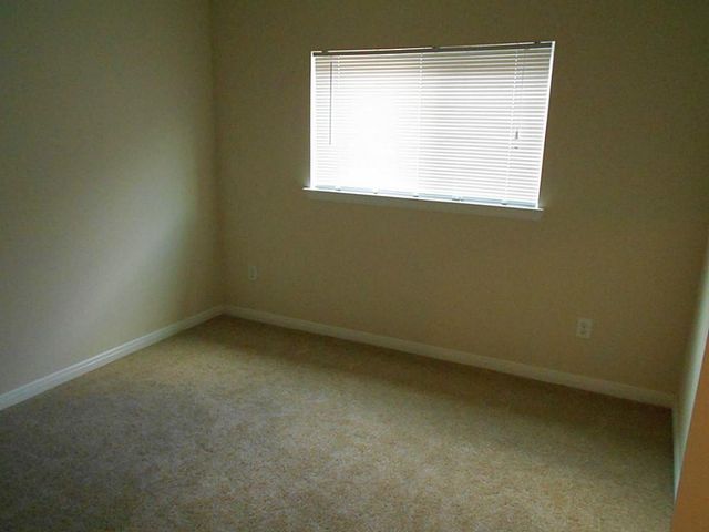 9 N Forrest Avenue, La Porte, TX 77571