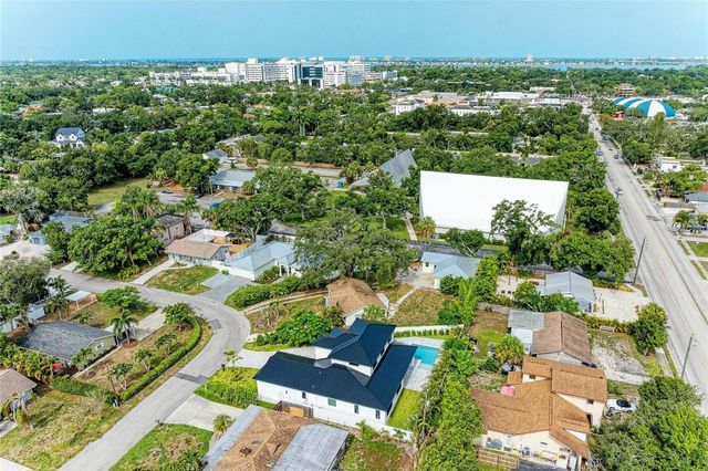 1300 LOMA LINDA COURT, Sarasota, FL 34239