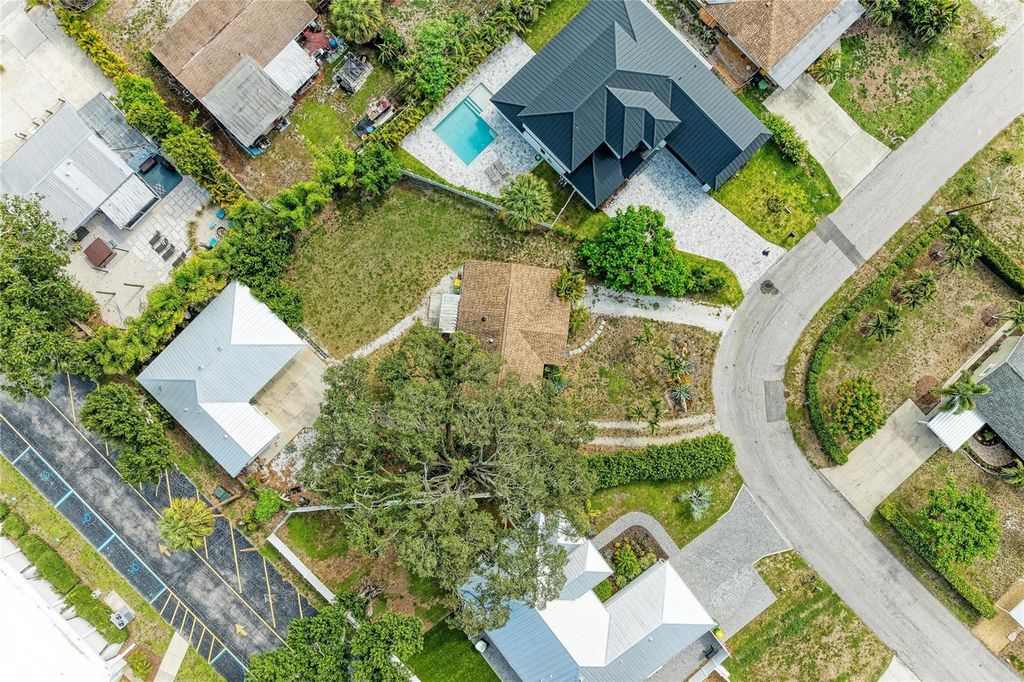 1300 LOMA LINDA COURT, Sarasota, FL 34239