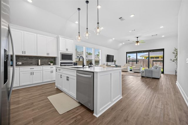 18218 Ellerden Forest Drive, Tomball, TX 77377