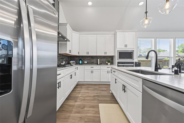 18218 Ellerden Forest Drive, Tomball, TX 77377