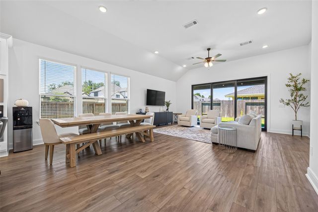 18218 Ellerden Forest Drive, Tomball, TX 77377
