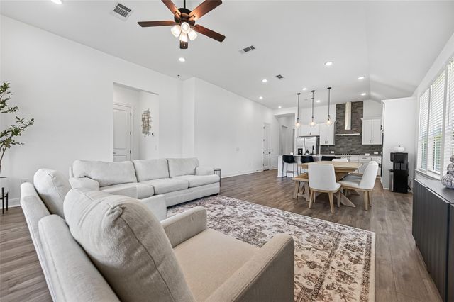 18218 Ellerden Forest Drive, Tomball, TX 77377