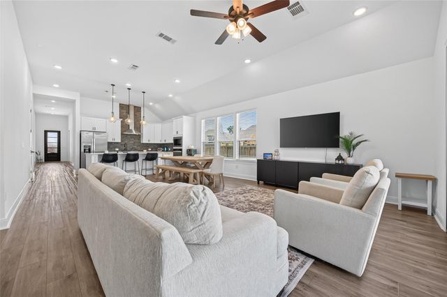 18218 Ellerden Forest Drive, Tomball, TX 77377