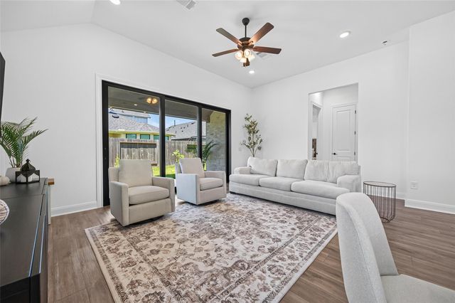 18218 Ellerden Forest Drive, Tomball, TX 77377