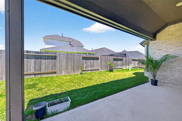 18218 Ellerden Forest Drive, Tomball, TX 77377