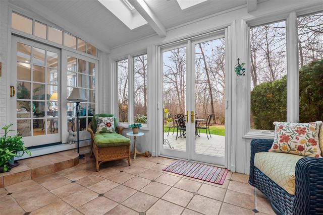 852 Gloucester Crossing, Lake Forest, IL 60045