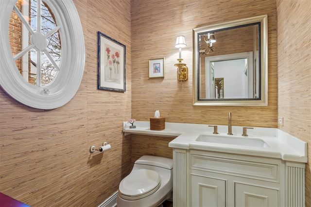 852 Gloucester Crossing, Lake Forest, IL 60045