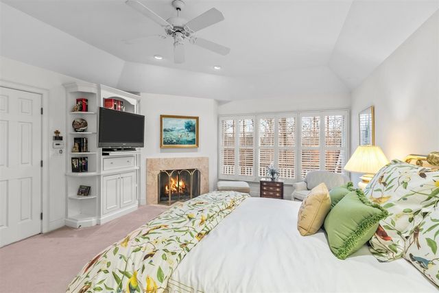 852 Gloucester Crossing, Lake Forest, IL 60045