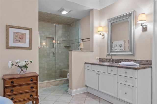 852 Gloucester Crossing, Lake Forest, IL 60045