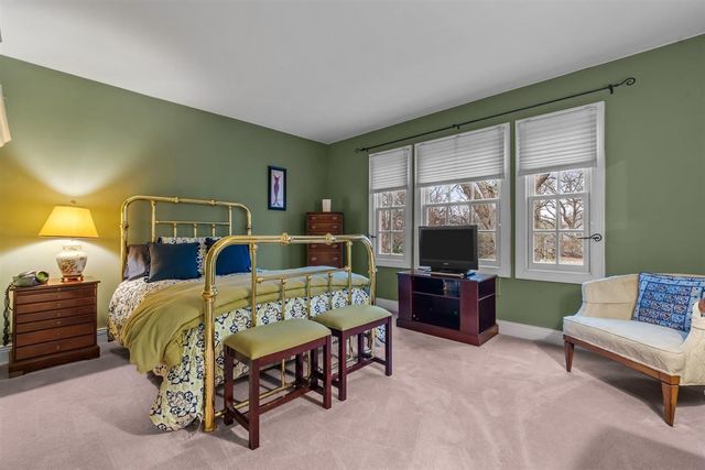 852 Gloucester Crossing, Lake Forest, IL 60045