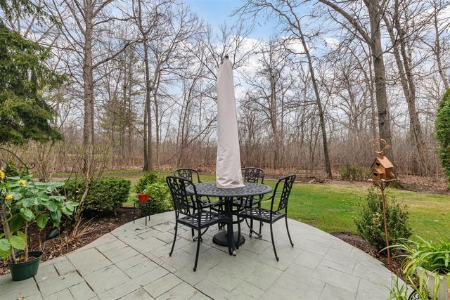 852 Gloucester Crossing, Lake Forest, IL 60045