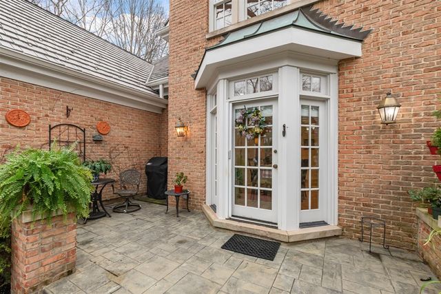 852 Gloucester Crossing, Lake Forest, IL 60045