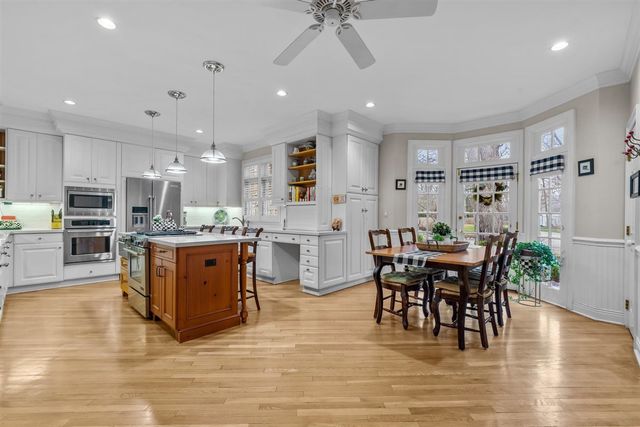852 Gloucester Crossing, Lake Forest, IL 60045