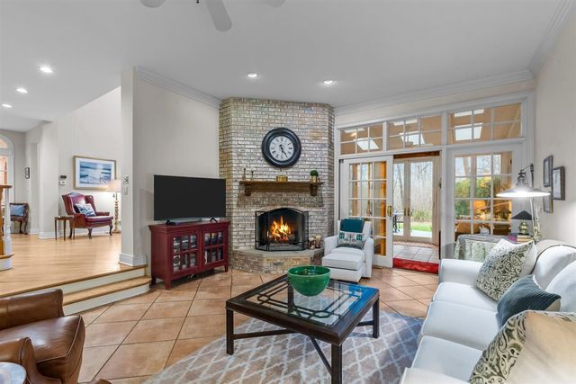 852 Gloucester Crossing, Lake Forest, IL 60045