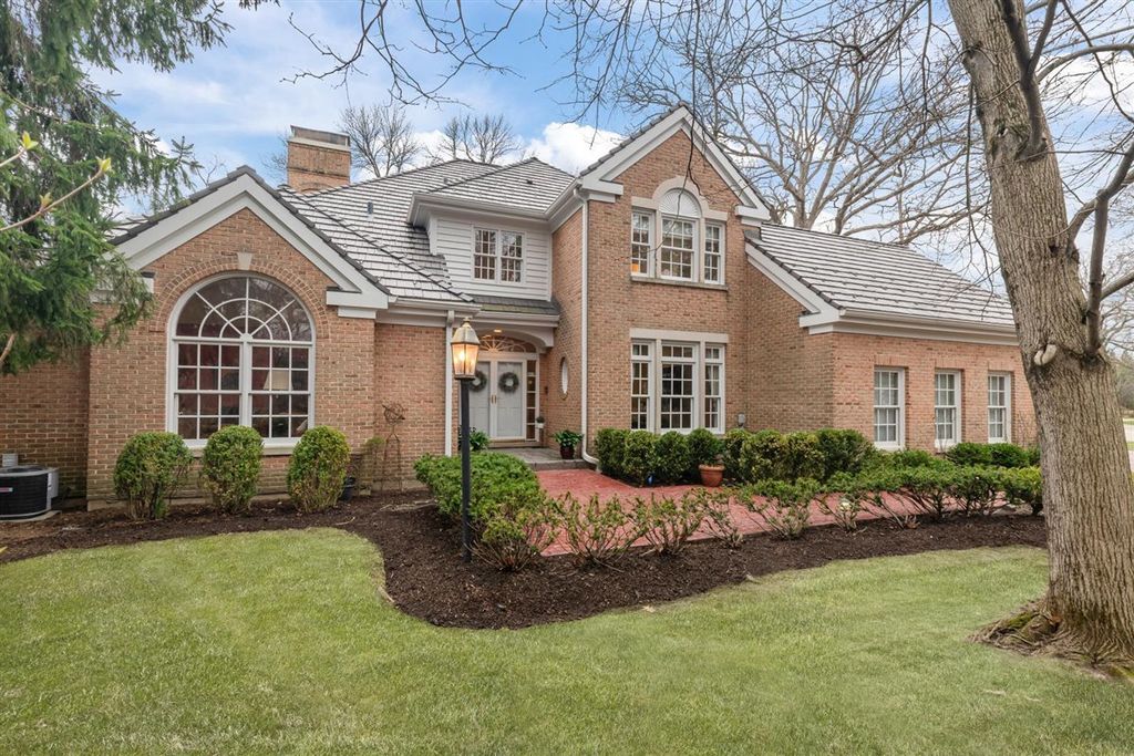 852 Gloucester Crossing, Lake Forest, IL 60045
